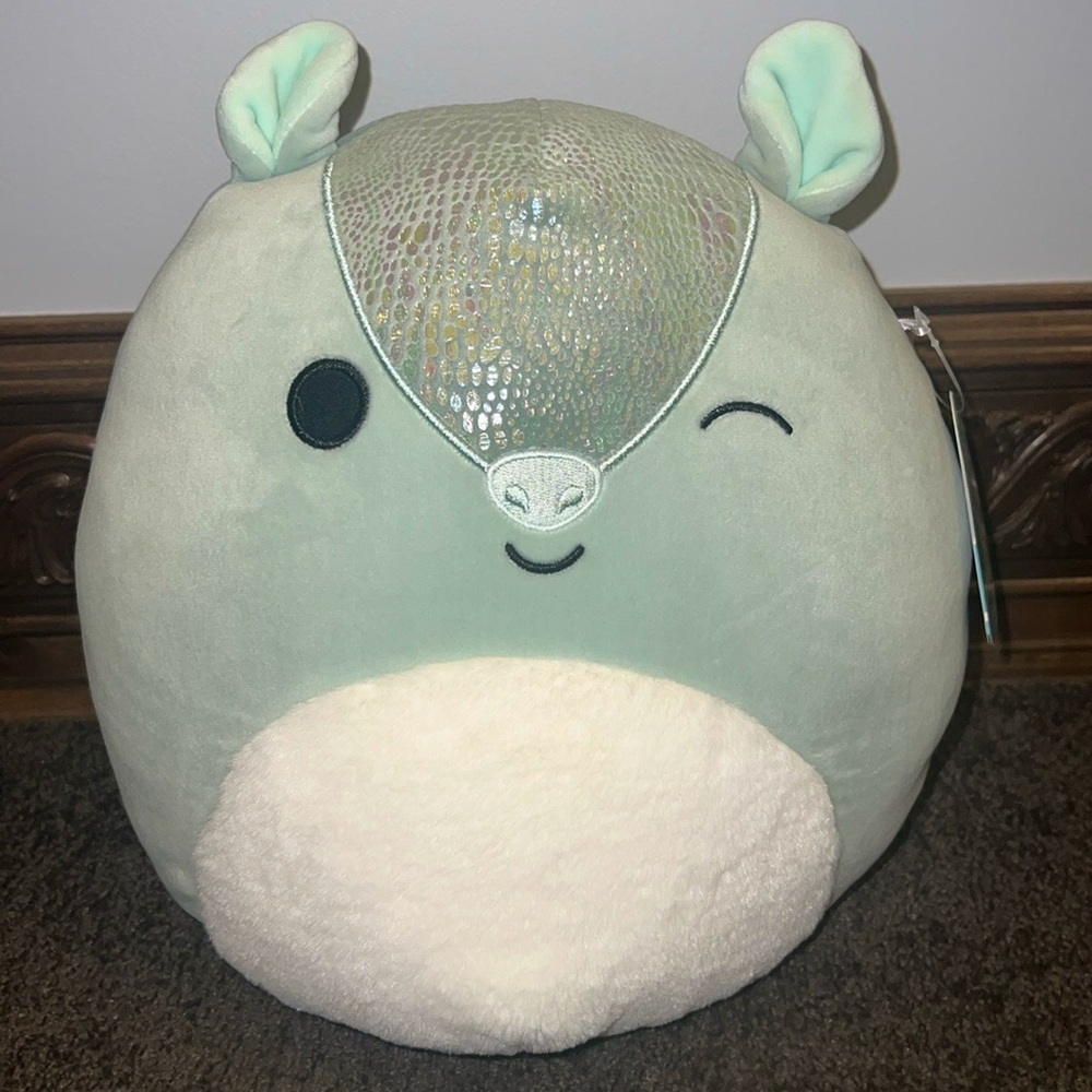 Squishmallows Arilla the Armadillo 🤍